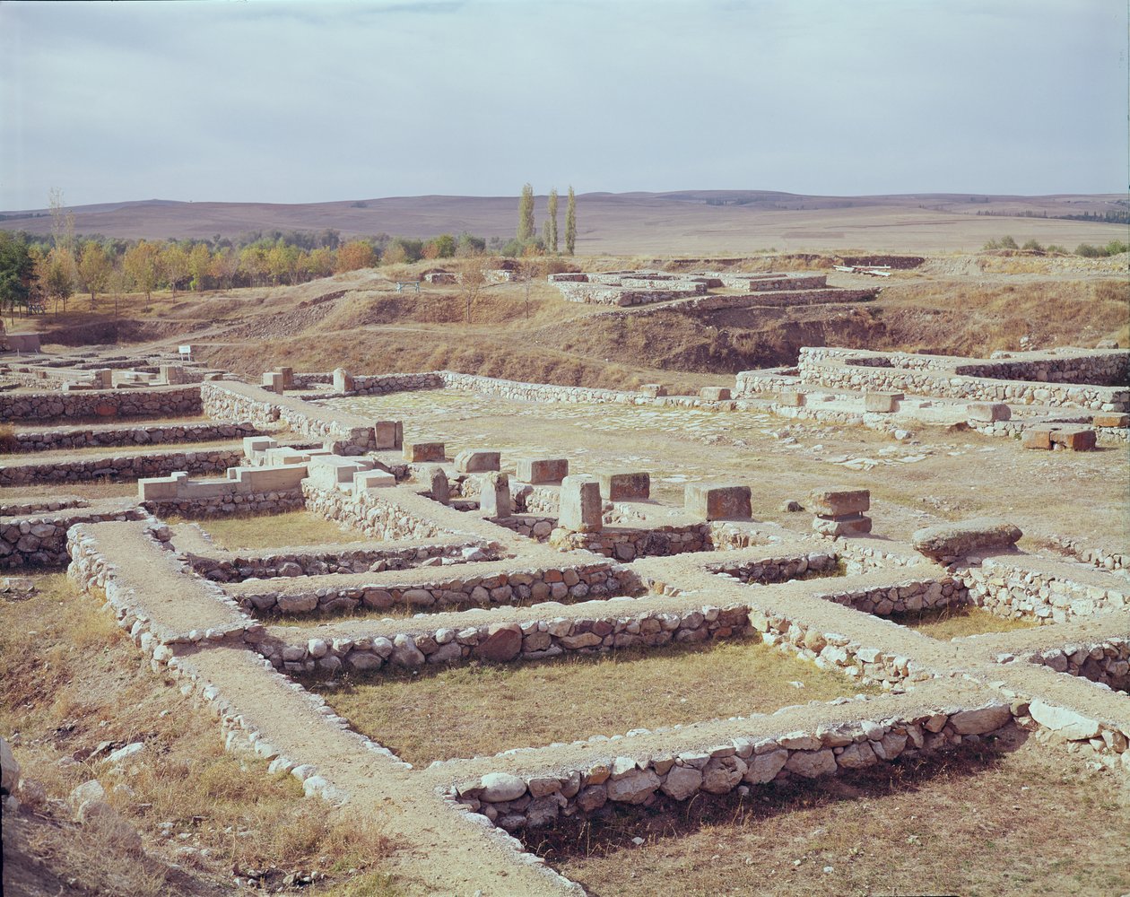 Uitzicht op de archeologische site, 1450-1200 v.Chr. door Hittite