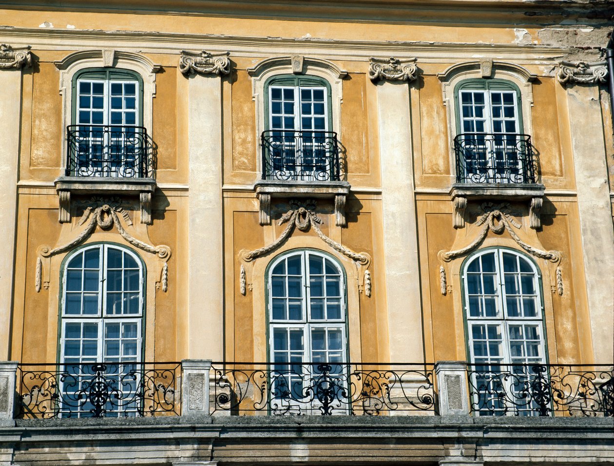 Façade van het Esterhazy paleis door Hungarian School