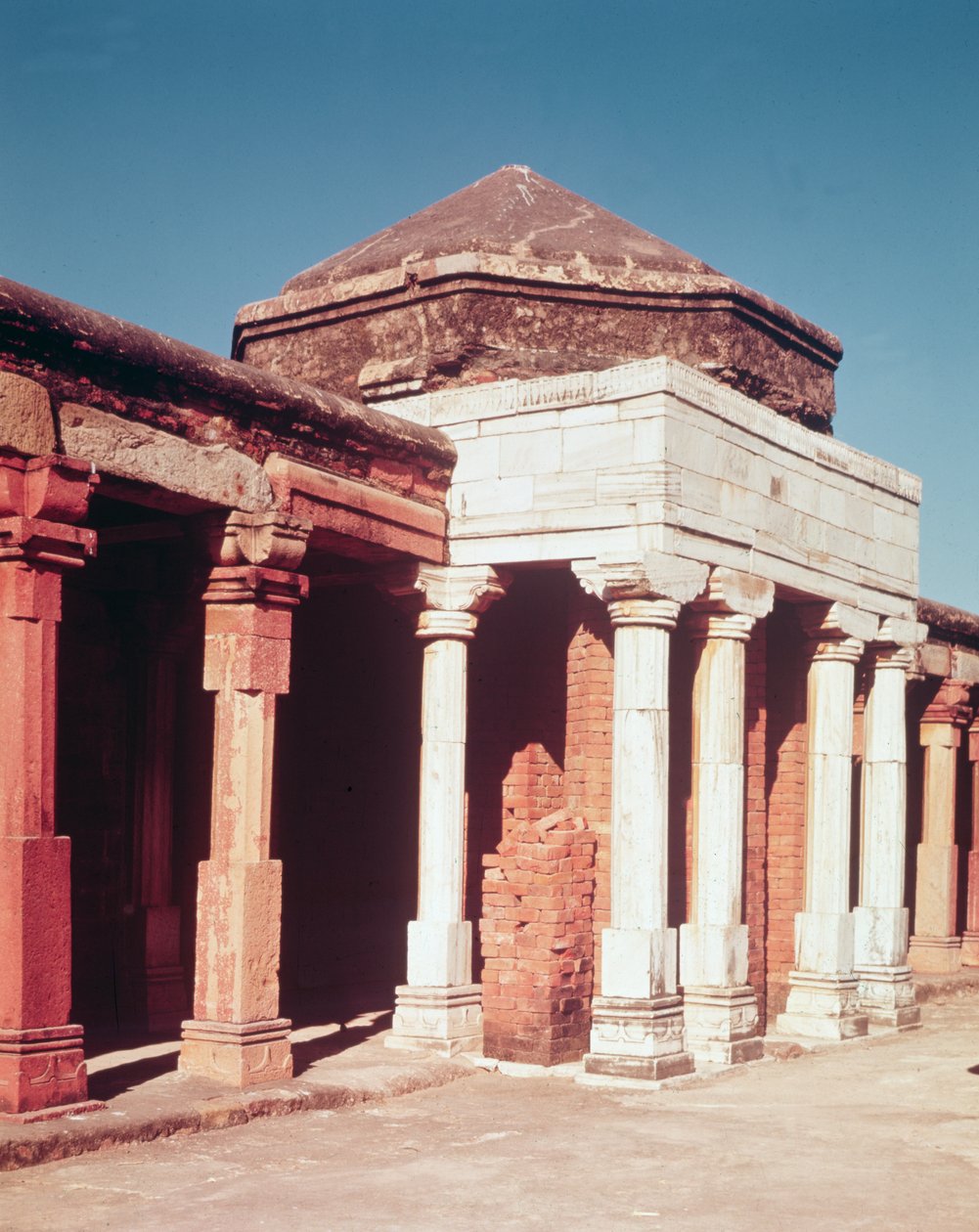 Sultan Ghari door Indian School