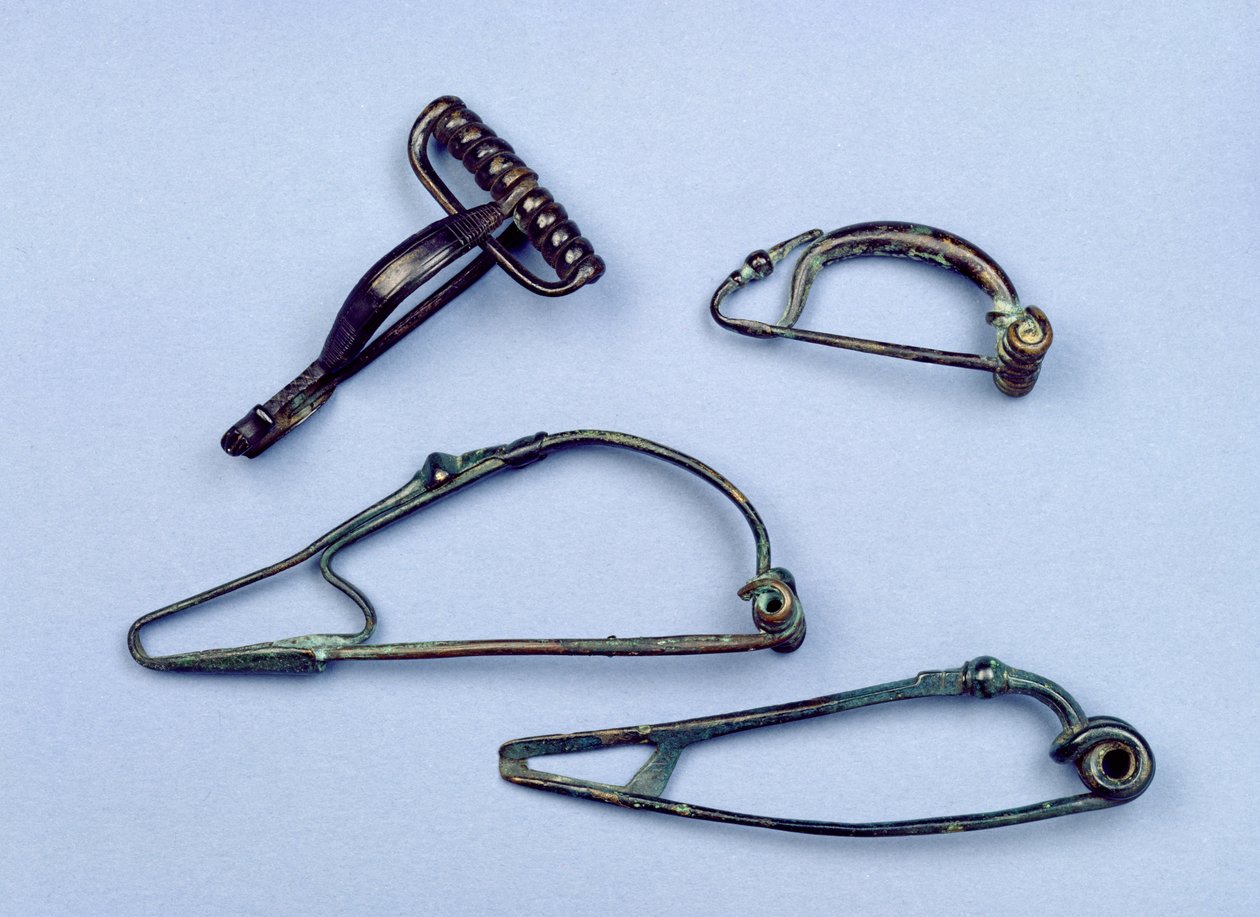 Vier broches, Vroege IJzertijd door Iron Age