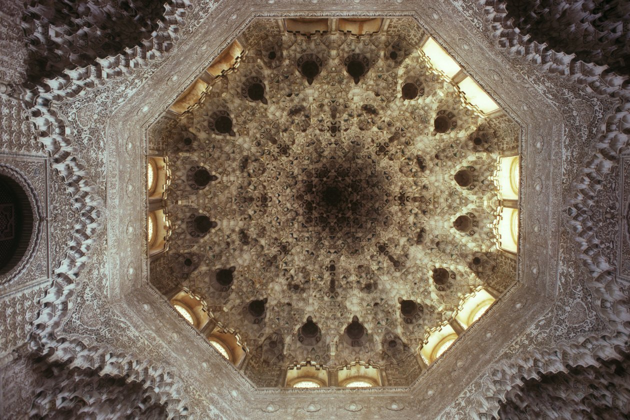 Plafond van de Hal van de Abencerrajes door Islamic School
