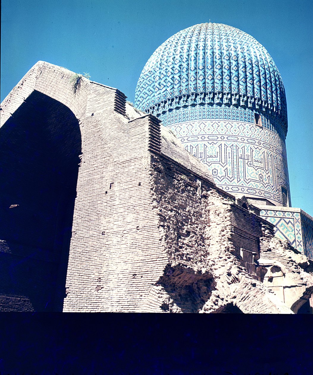 Zicht op de koepel, Timuridische periode, c.1403 door Islamic School