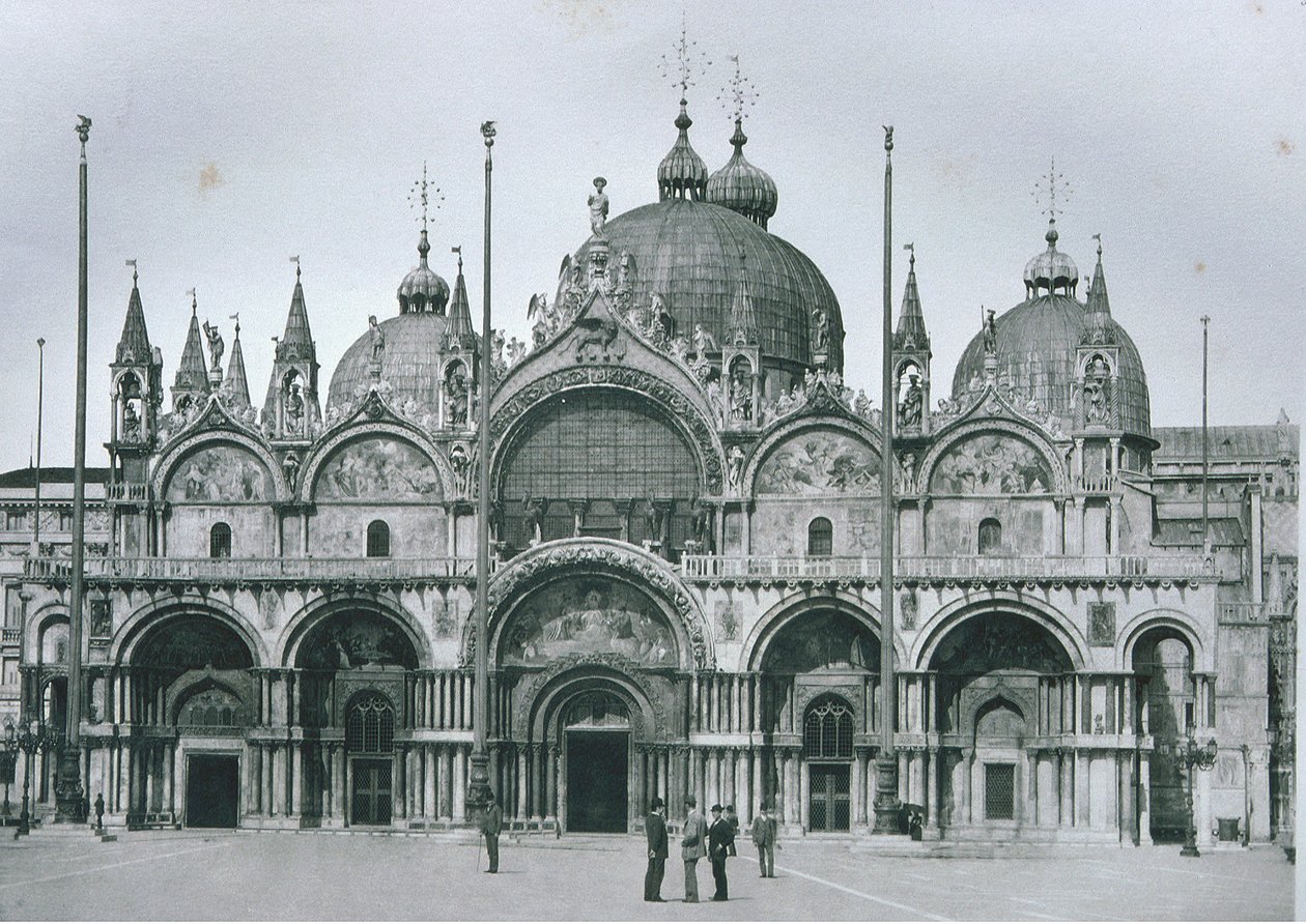 Uitzicht op de Basiliek van San Marco door Italian Photographer