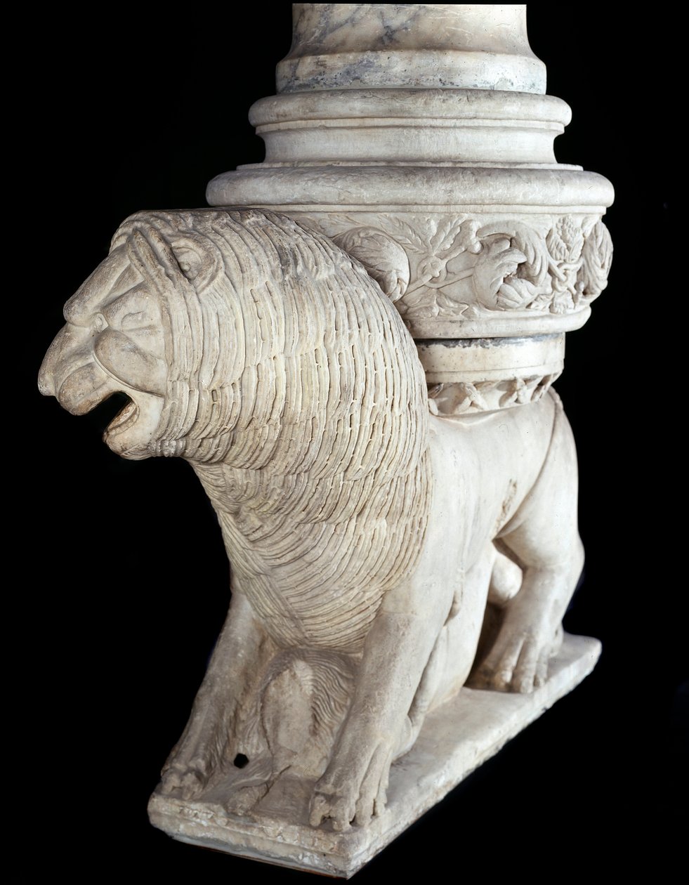 Leeuw (marmeren sculptuur, laat 12e eeuw) door Italian School