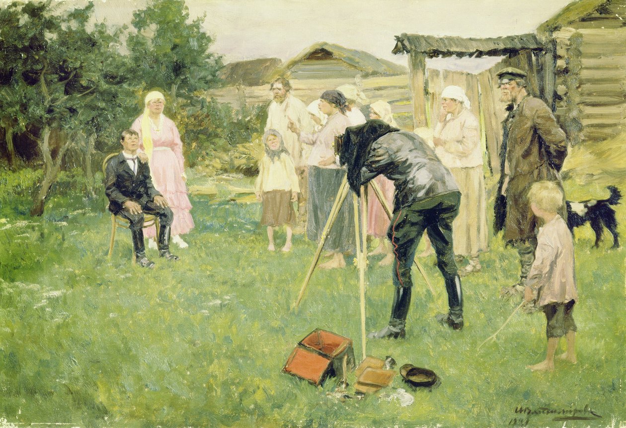 Fotograaf in een dorp door Ivan Alexeyevich Vladimirov