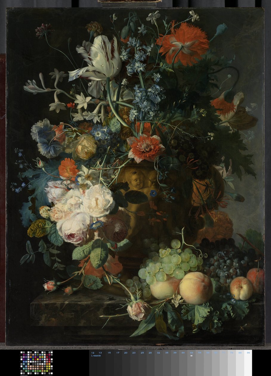 Stilleven met bloemen en fruit door Jan van Huysum