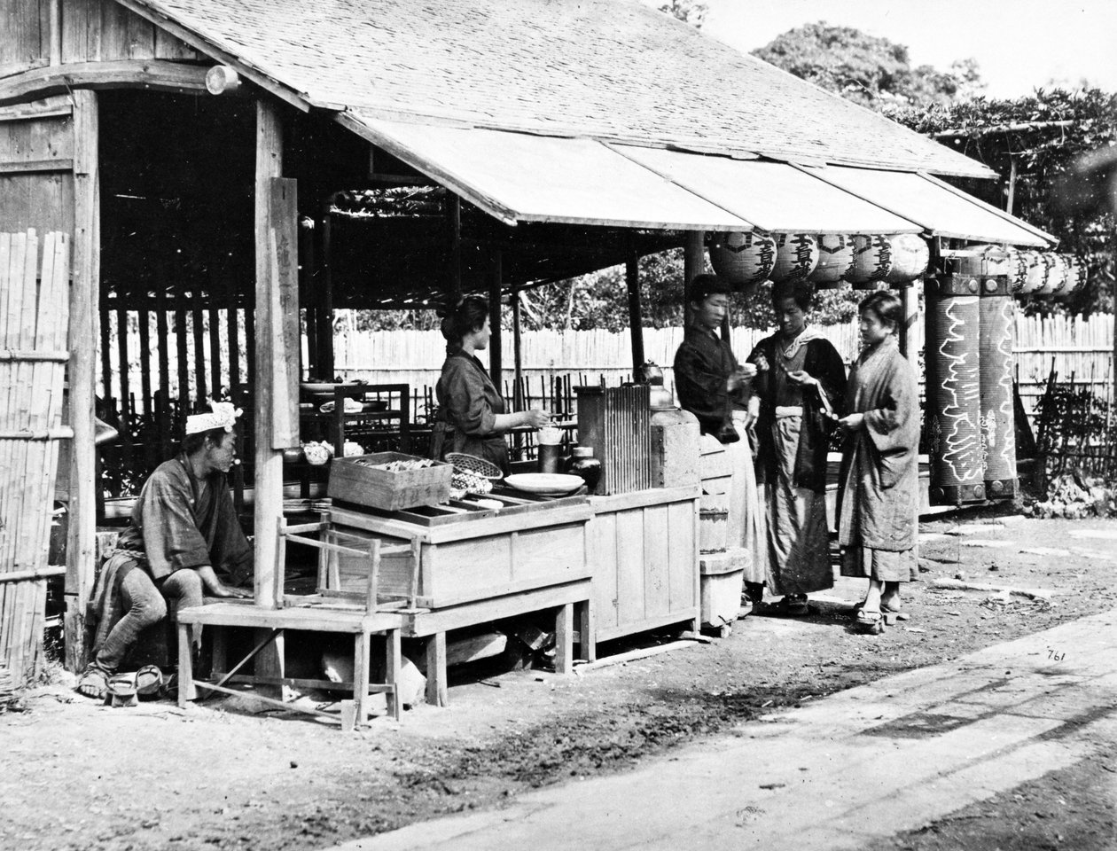 Japanse Straatvoedselkraam, ca. 1860-80 door Japanese Photographer