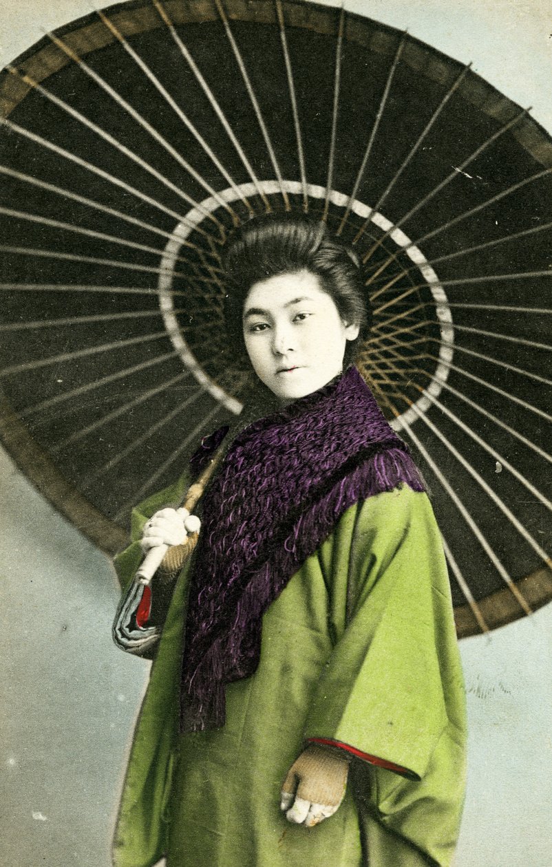 Japanse vrouw met parasol, ca. 1910 door Japanese Photographer