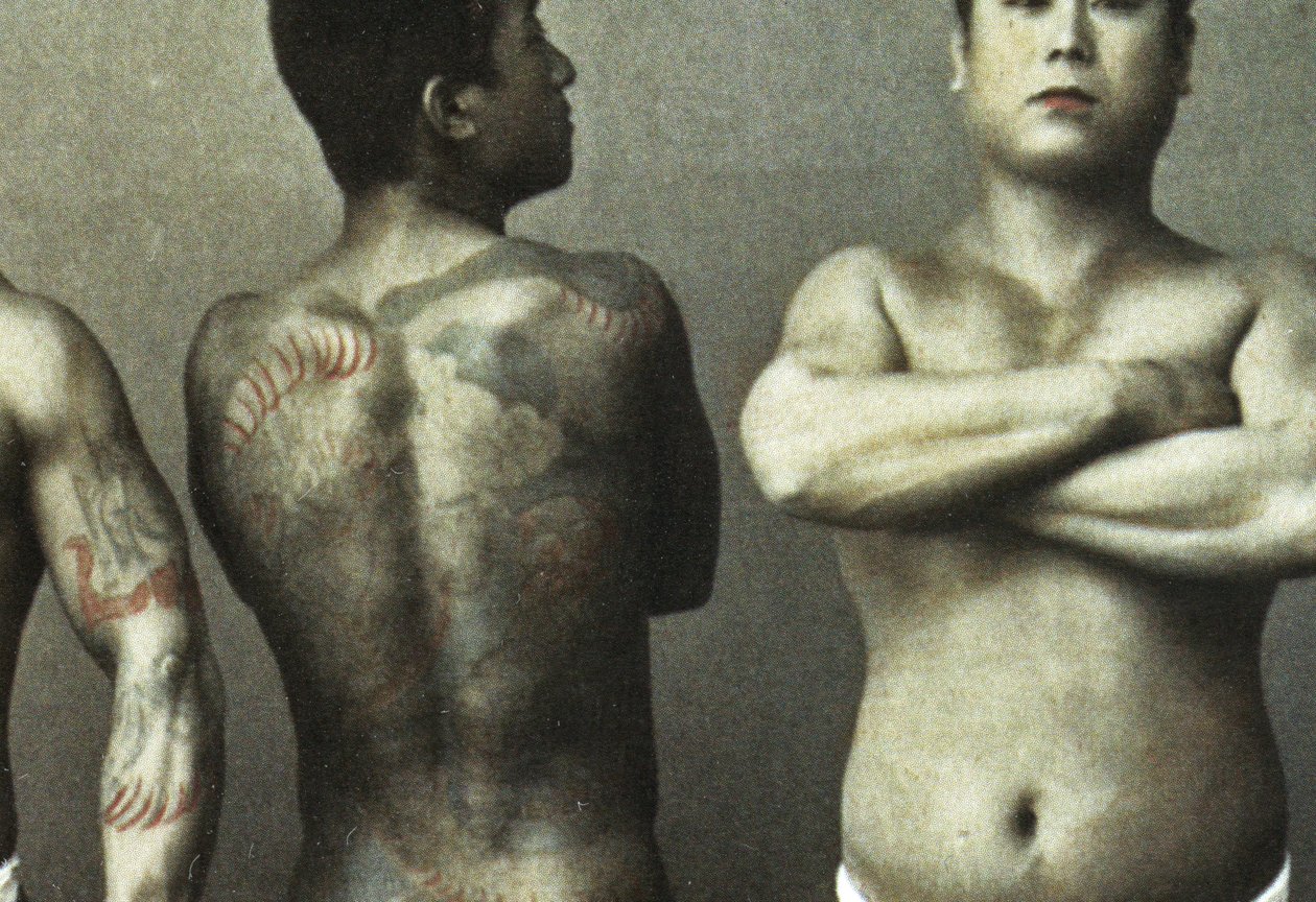 Man met traditionele Japanse Irezumi-tattoo, c.1880 (detail) door Japanese Photographer