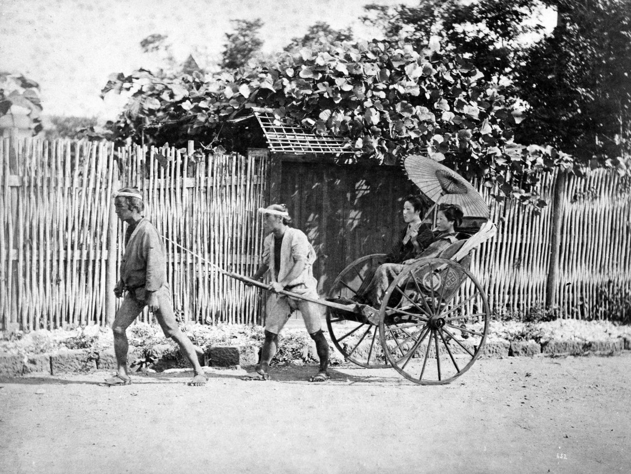 Twee Meisjes in een Riksja, ca. 1860-80 door Japanese Photographer