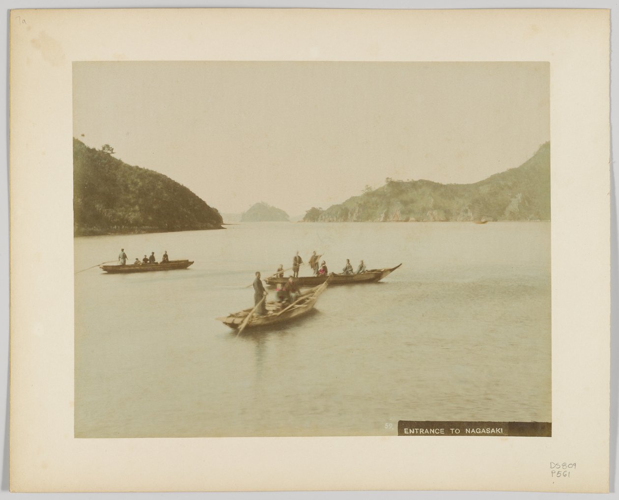 Ingang van Nagasaki, Japan (handgekleurde zwart-wit foto) door Japanese Photographer