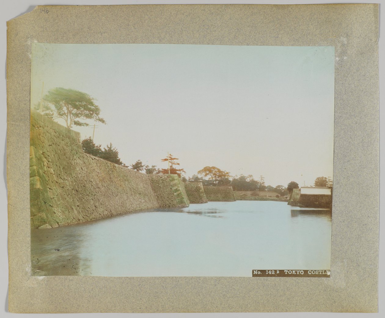 Kasteel van Tokio, Japan (handgekleurde zwart-wit foto) door Japanese Photographer