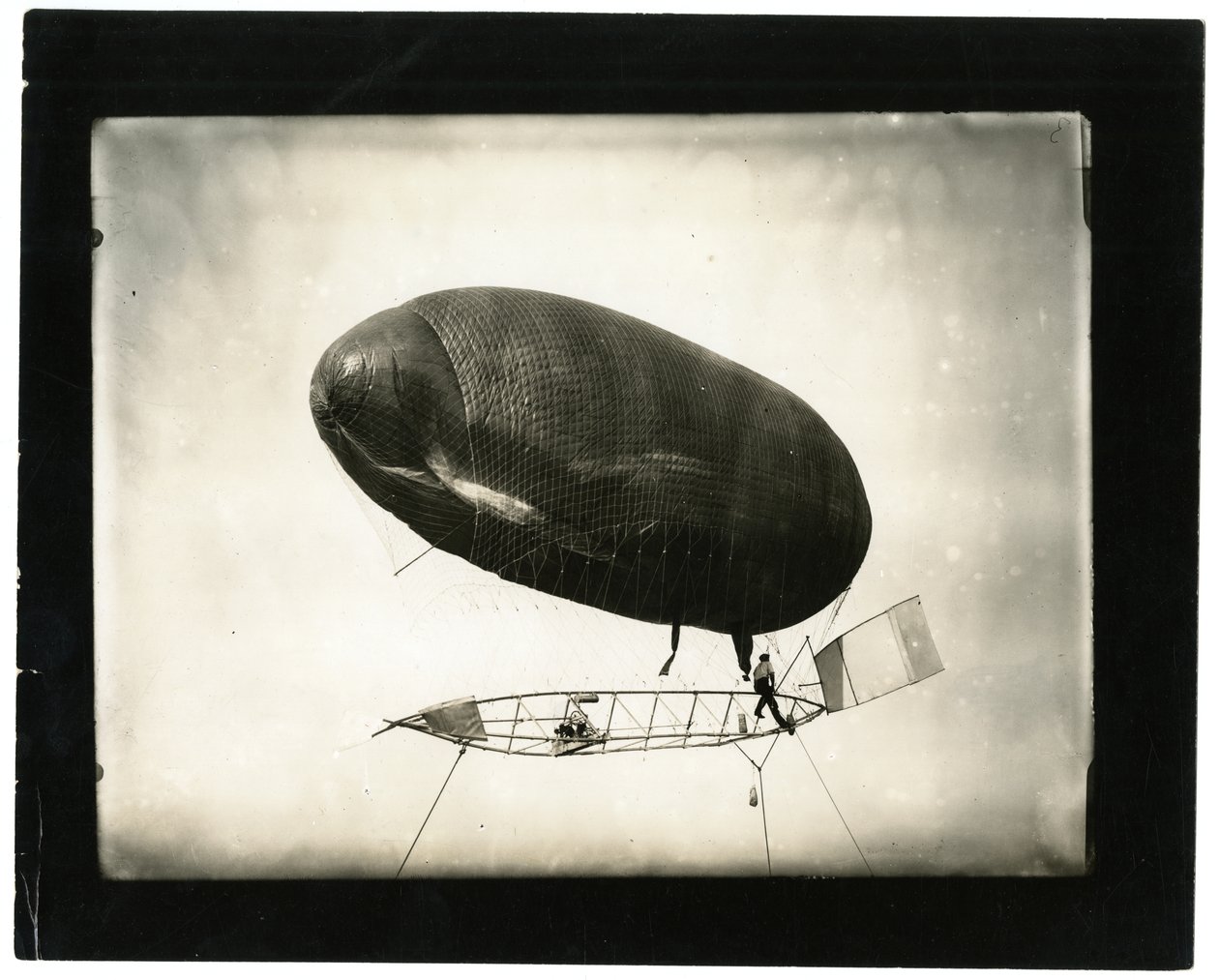 Luchtschip "California Arrow" door Jessie Tarbox Beals