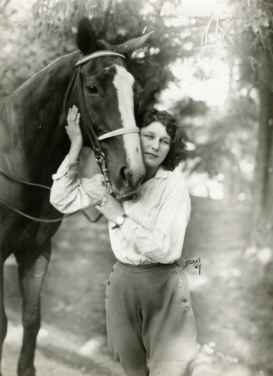 Judith Anderson door Jessie Tarbox Beals