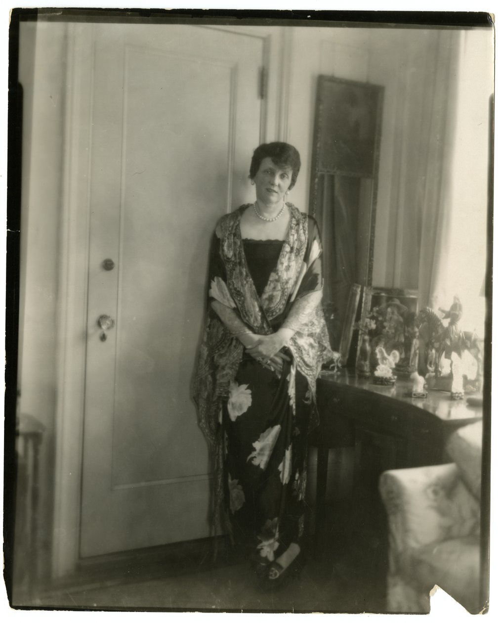 Mevrouw Emily Post, Etiquette, c.1926-28 door Jessie Tarbox Beals