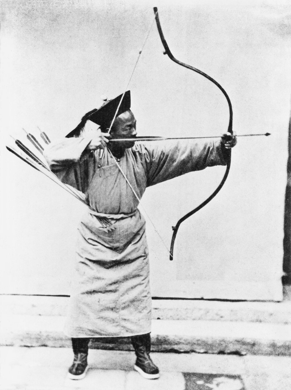 Chinese boogschutter, ca. 1870 door John Thomson
