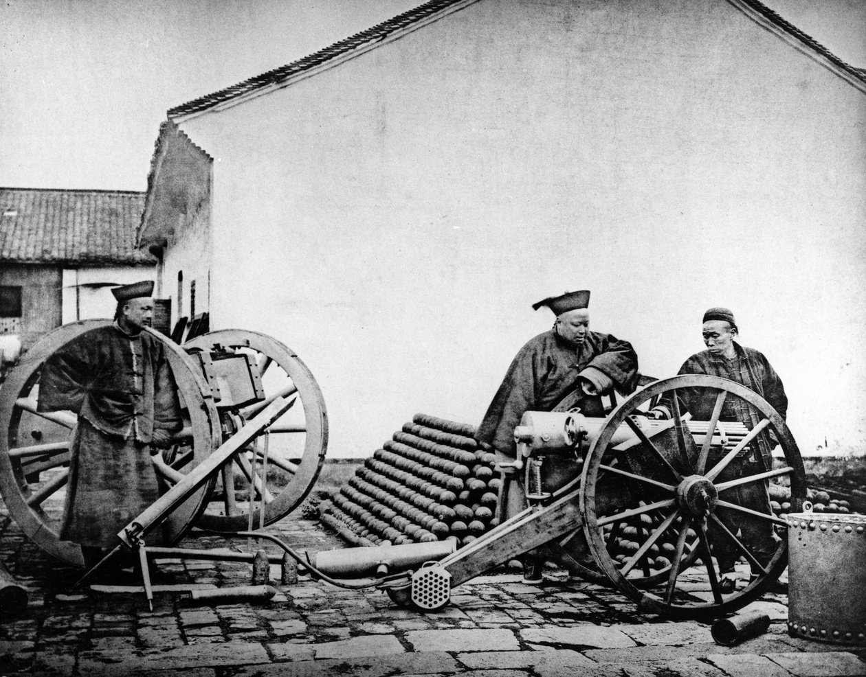Nanjing Arsenal, 1872 door John Thomson
