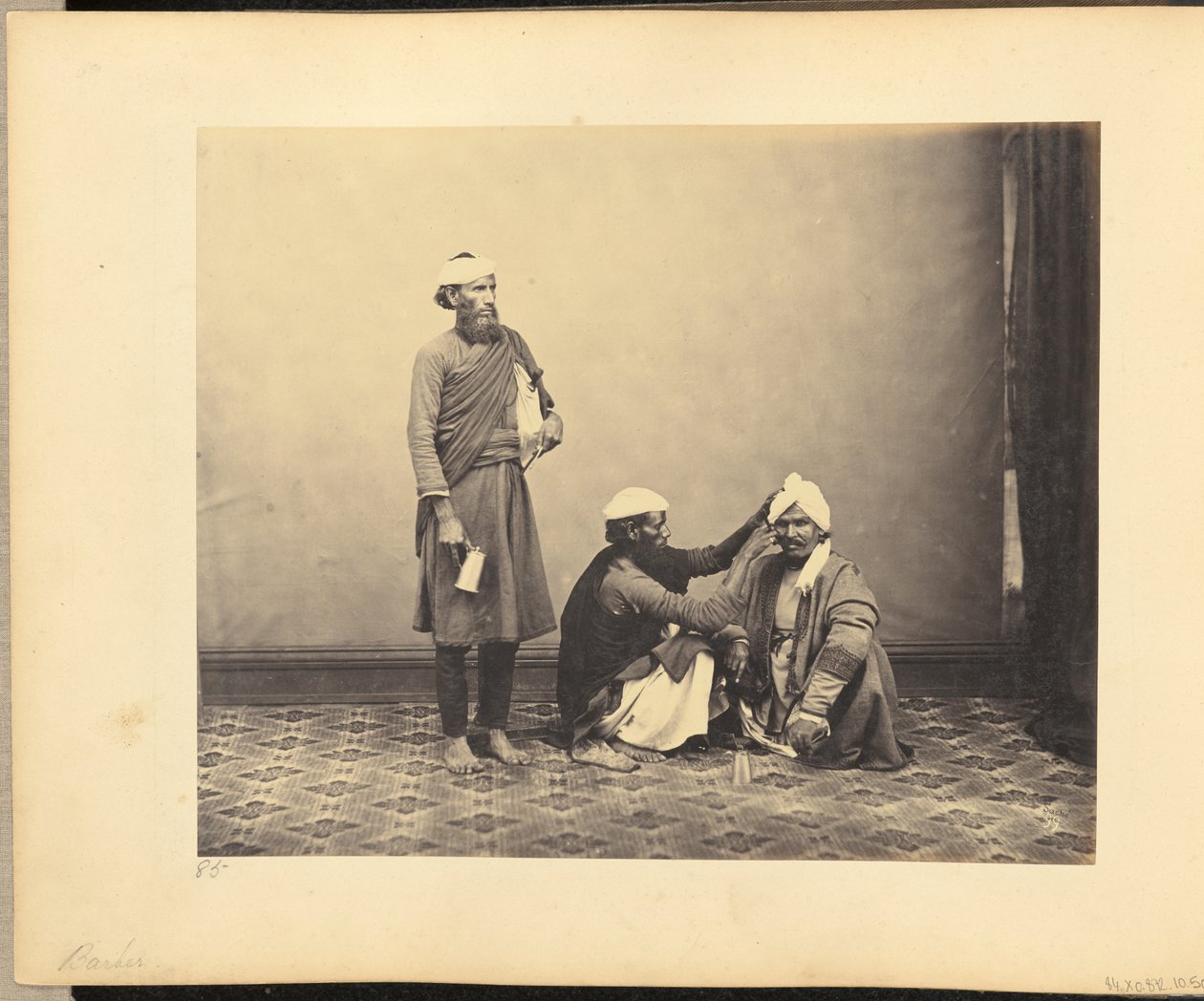 Kapper door John Edward Saché