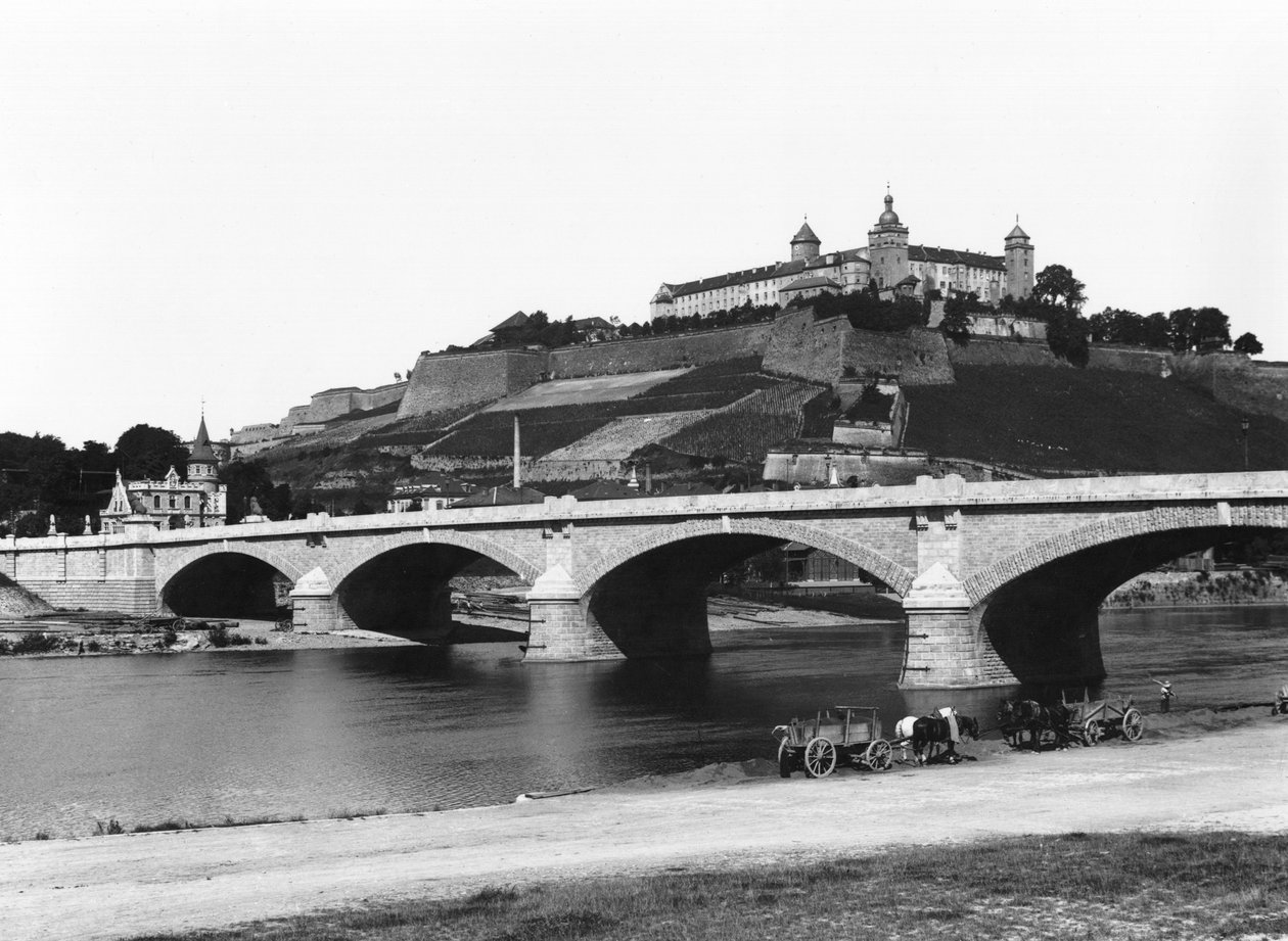 Festung Marienberg gezien vanaf Ludwigs Brug, Würzburg, c.1910 door Jousset