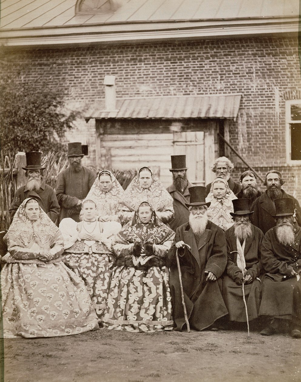 Familie uit Nijni, Novgorod, c.1875 door Juan Raoult