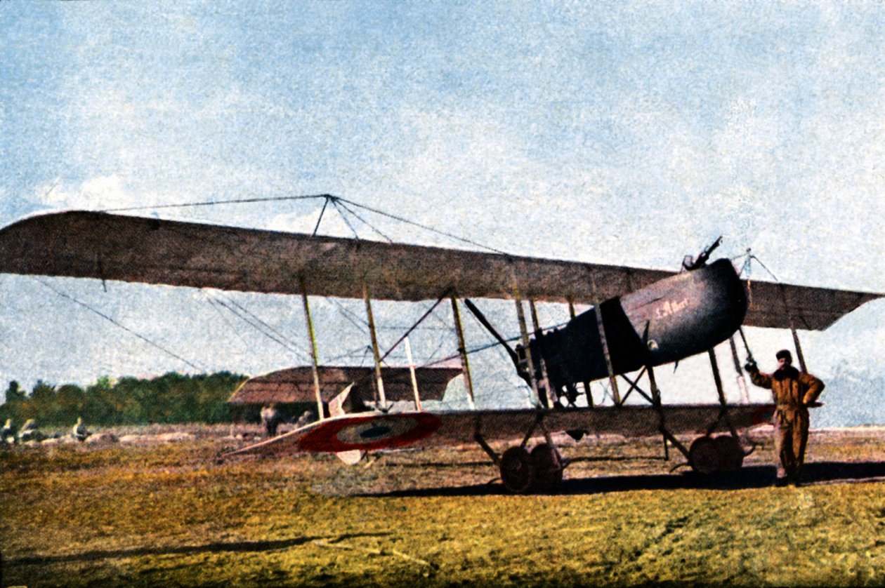 Een piloot en een Belgische Farman F.40 No. 10 (Kodak genoemd), die dienst deed als verkenningsvliegtuig, Verdun, september 1916 door Jules Gervais Courtellemont