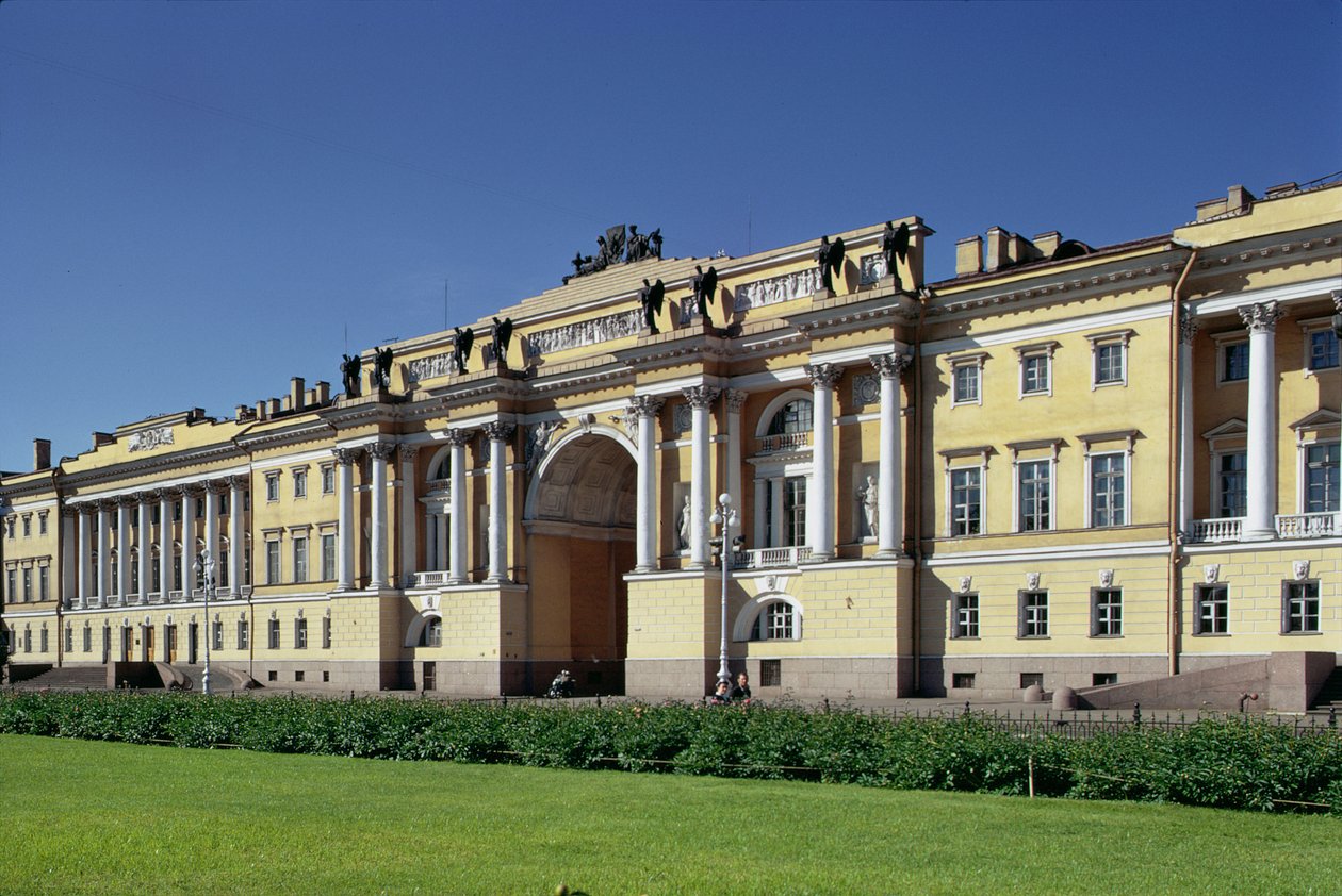 De Senaat en Synode, gebouwd in 1829-34 door Karl Ivanovich Rossi