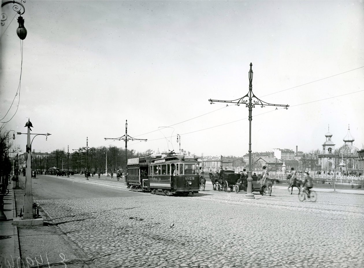 Elektrische trams in Sint-Petersburg, c.1910 door Karl Karlovich Bulla