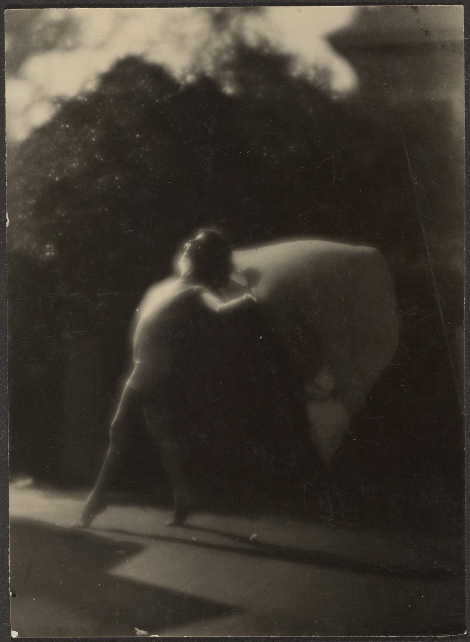 [Danser in de tuin]. door Louis Fleckenstein
