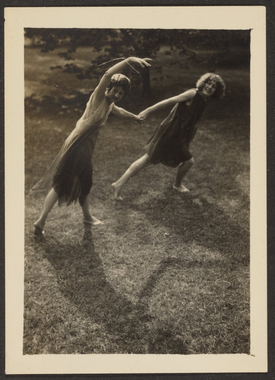 [Dansers in de tuin]. door Louis Fleckenstein