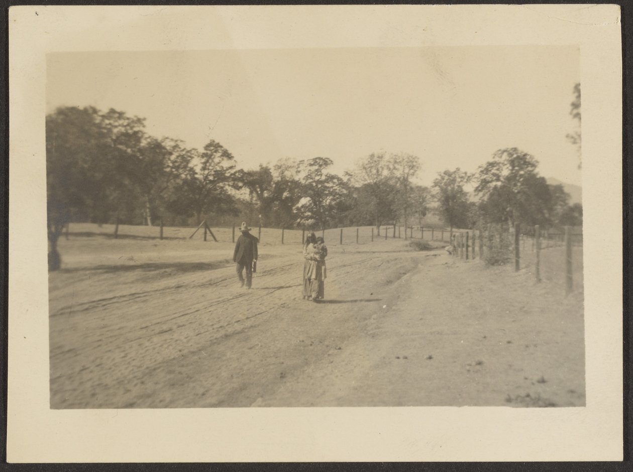 [Figuren in het veld]. door Louis Fleckenstein