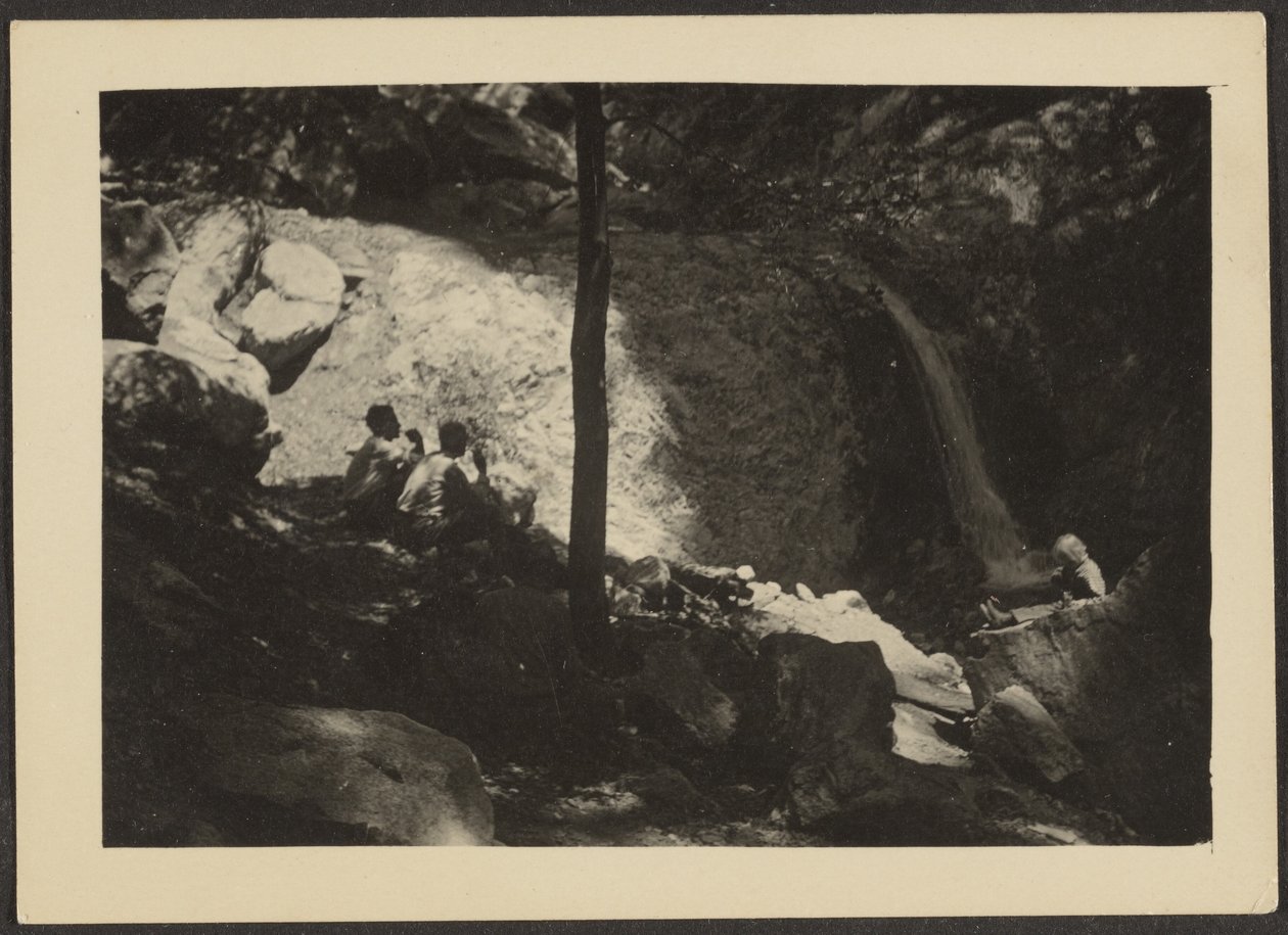 [Figuren in schaduwrijk boslandschap]. door Louis Fleckenstein