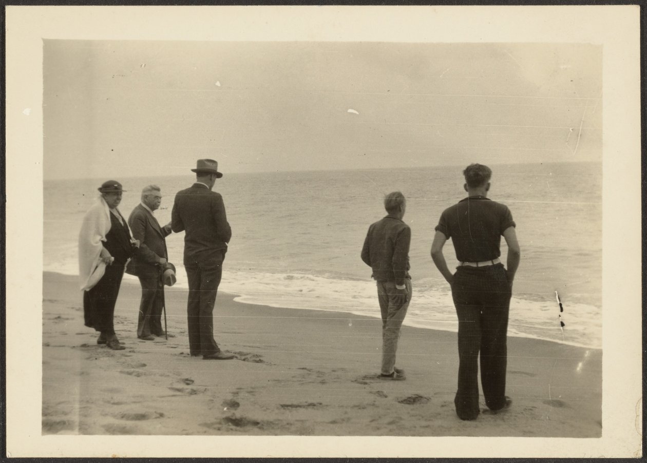 [Familie Fleckenstein aan het strand]. door Louis Fleckenstein