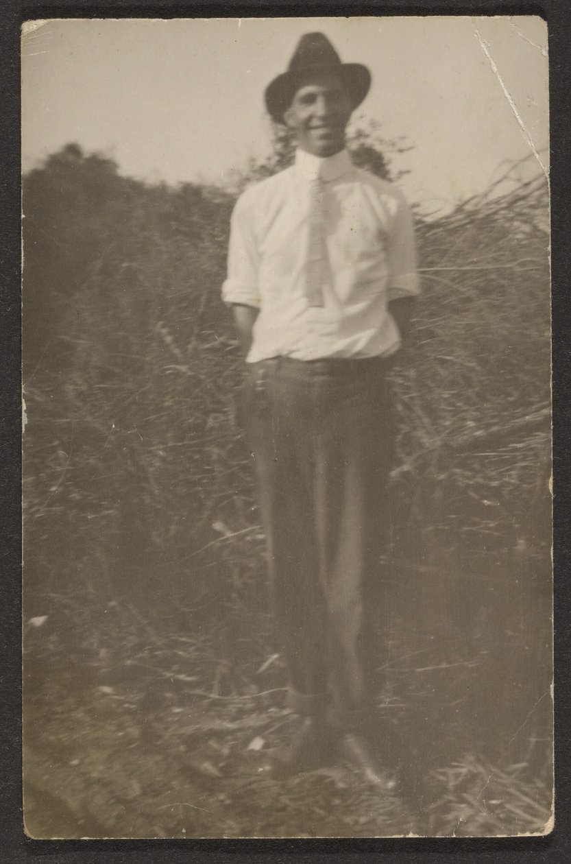 [Man in Thicket]. door Louis Fleckenstein
