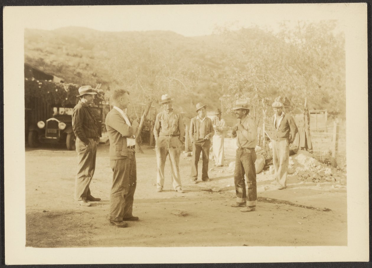 [Mannen op de boerderij]. door Louis Fleckenstein