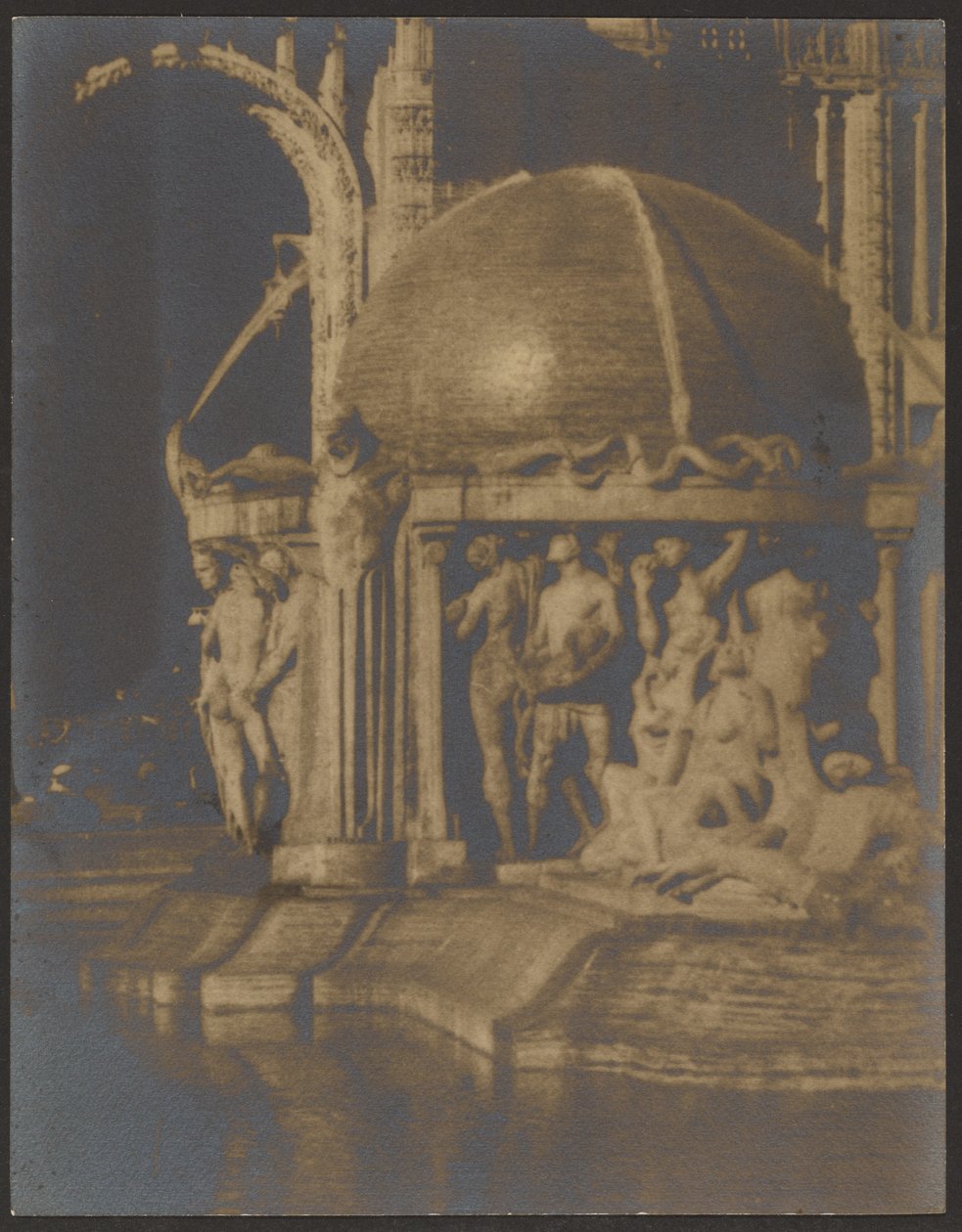 [Detail sculpturale architectuur]. door Louis Fleckenstein