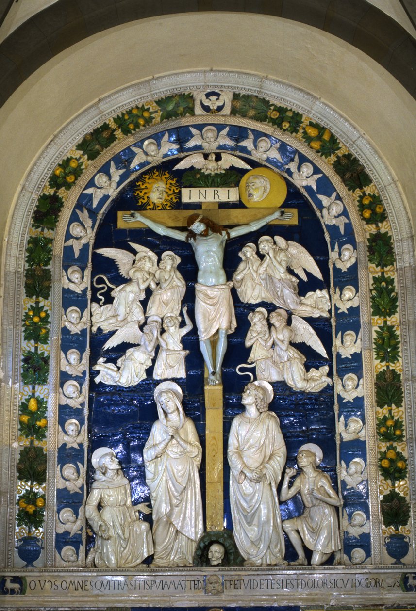 Kruisiging (geglazuurde tegels) door Luca Della Robbia