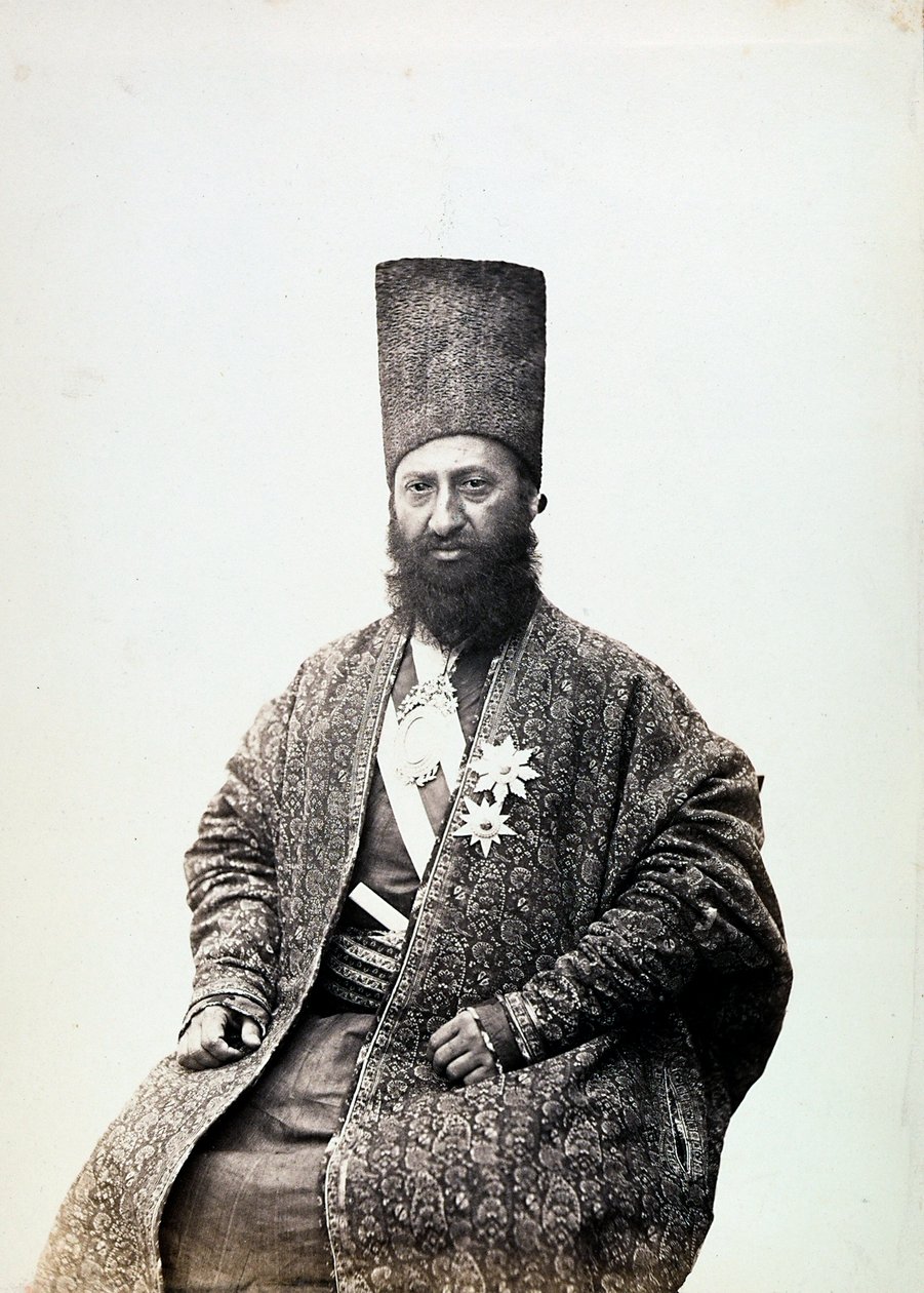 Een man in traditionele kleding. Iran door Luigi Montabone