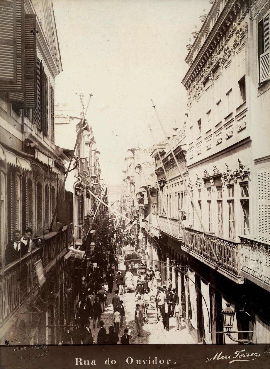Een straat in Ouvidor, Brazilië door Marc Ferrez