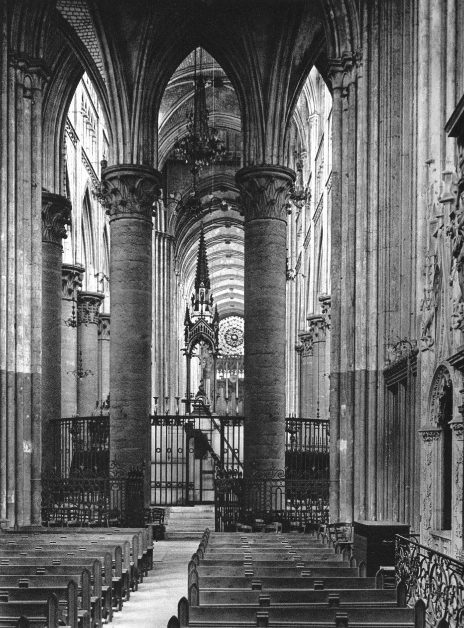 Interieur van de Kathedraal van Rouen, Frankrijk, 1937 door Martin Hurlimann