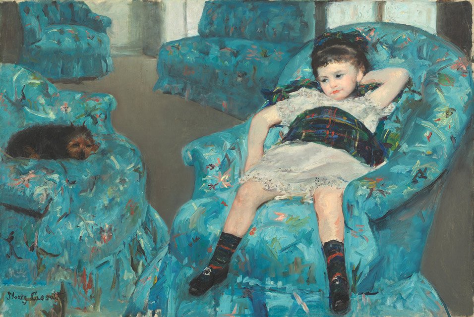 Klein meisje in een blauwe fauteuil door Mary Cassatt