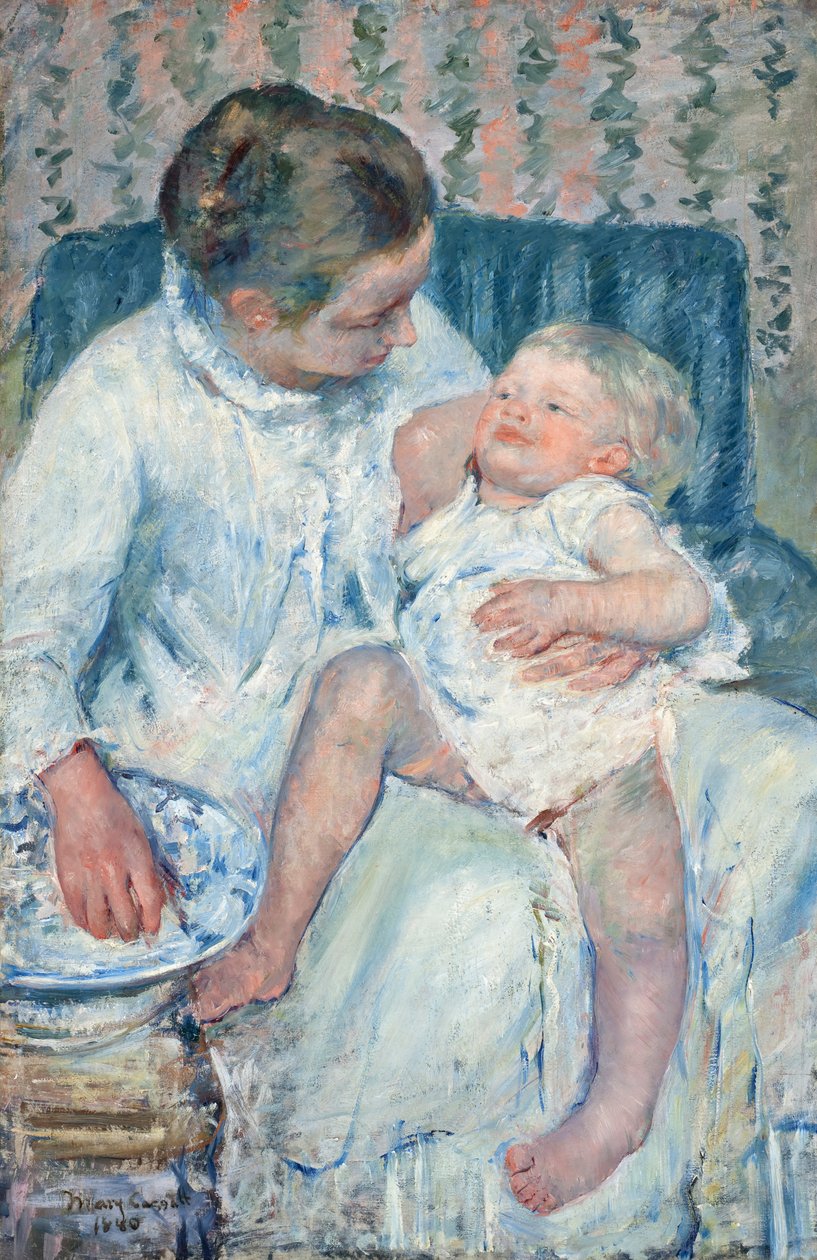 Moeder op het punt haar slaperige kind te wassen door Mary Cassatt
