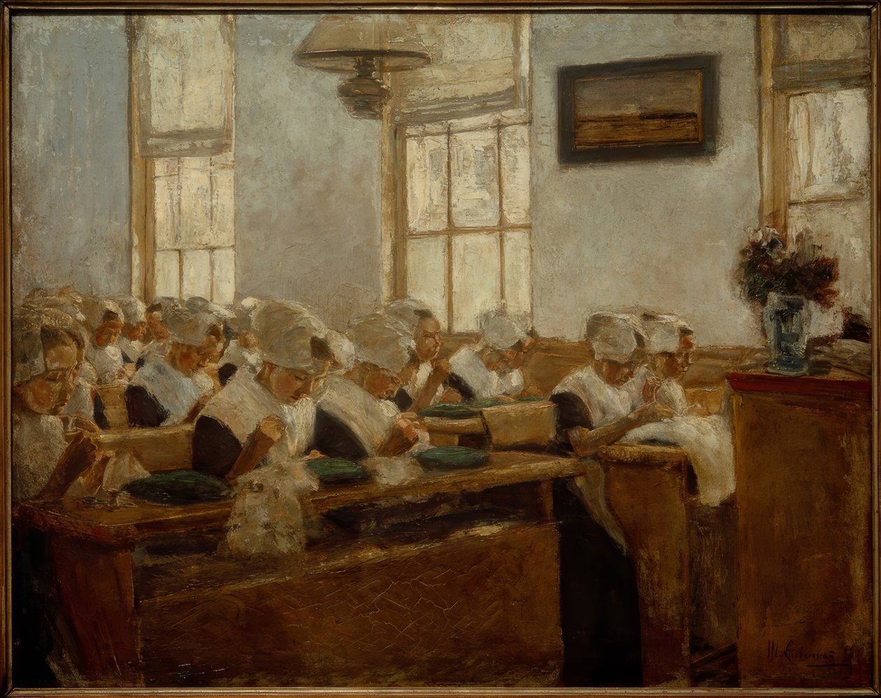 Naaischool - Werkzaal in het Amsterdamse weeshuis door Max Liebermann