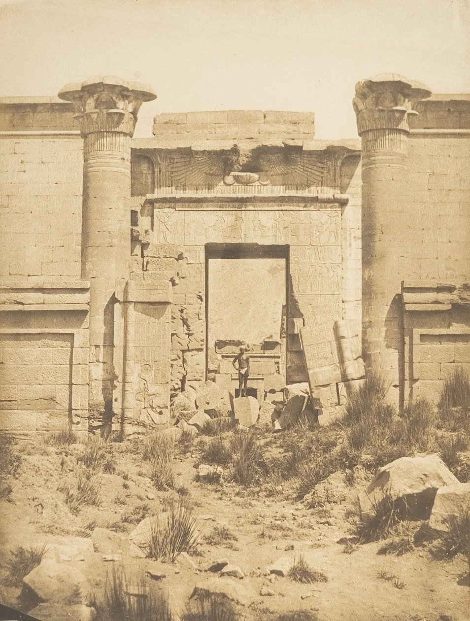 Propyleeën van het Thoutmoséum, in Médinet-habou Thebe, 1849-50 door Maxime Du Camp