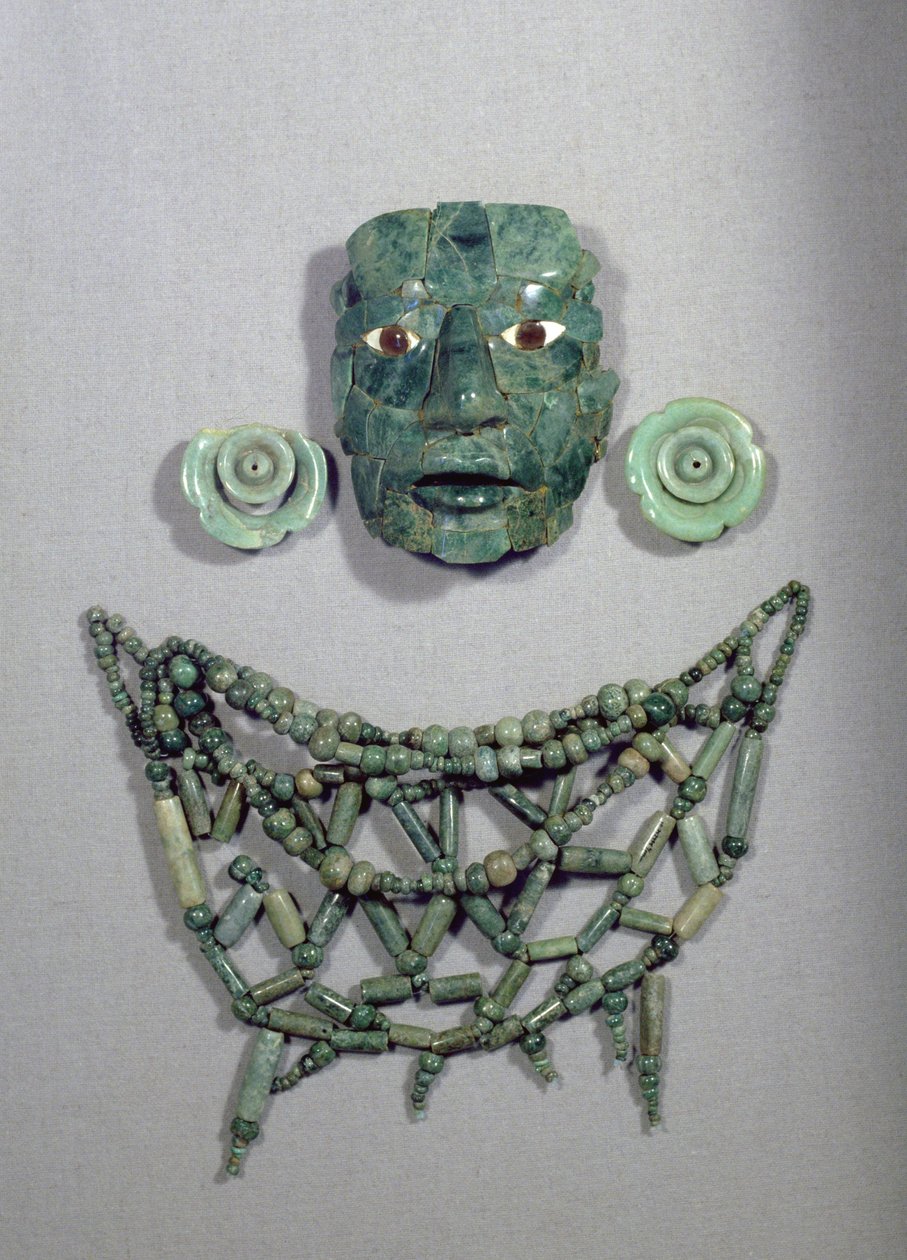Calakmul begrafenismasker met kraag en oorbellen, Yucatán-schiereiland, Mexico Laat-Klassieke Periode door Mayan