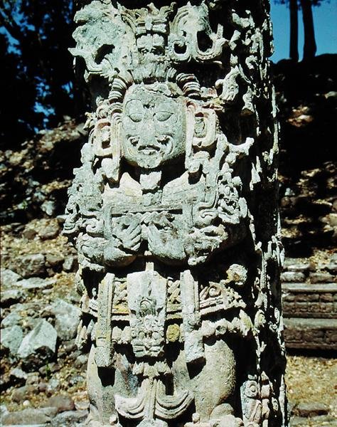 Stele, uit de Grote Hof van de Stelae door Mayan