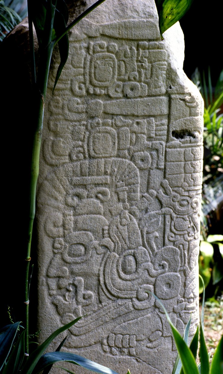 Tikal Stela 28, Vroege Klassieke Periode, 300-600 AD door Mayan