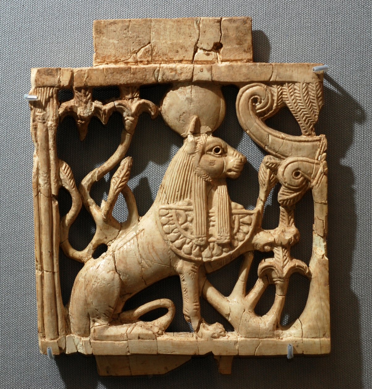 Ivoren tablet, Nimrud, c.900-600 v.Chr. door Mesopotamian