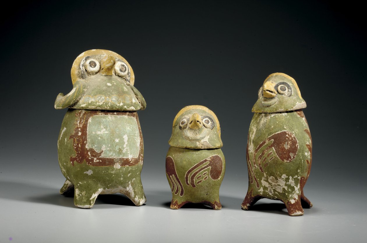 Drie polychrome terracotta effigievaten van de Mixtec, ca. 900-1200 door Mixtec