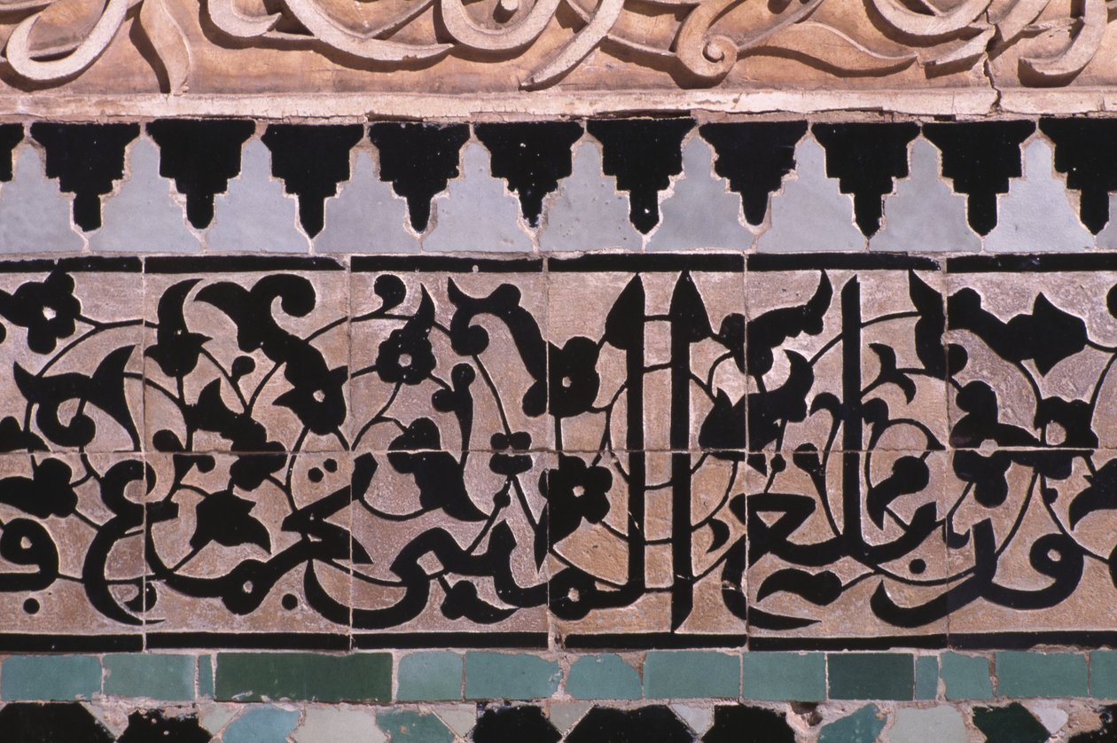 Detail van een muur van de hoofdbinnenplaats, gebouwd door de Saadiërs in 1565 door Moroccan School