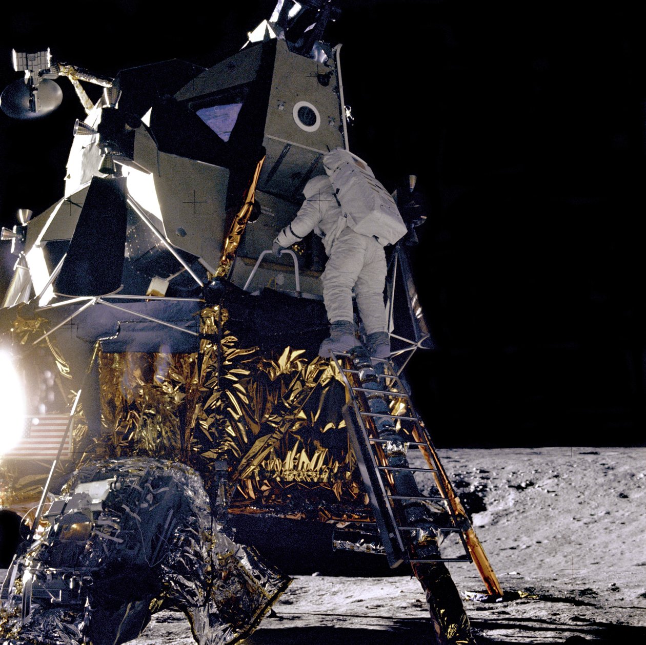 Apollo 12 - NASA door NASA Images